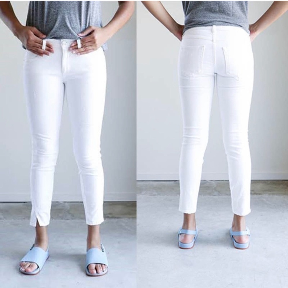 NWOT AMO Distressed Cropped Ankle Twist Jeans in Sea Salt